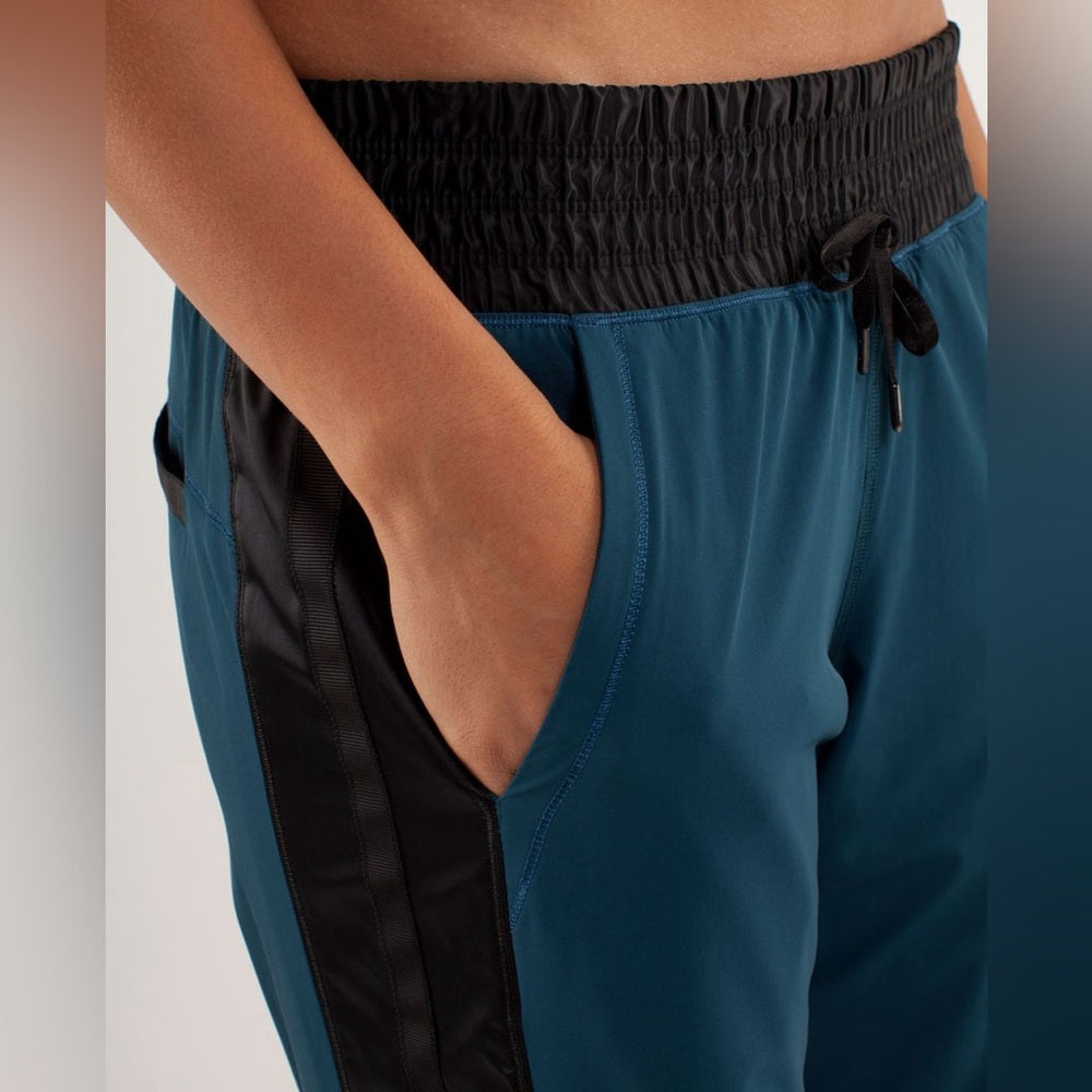Lululemon Run: Right Round Pant, size 6