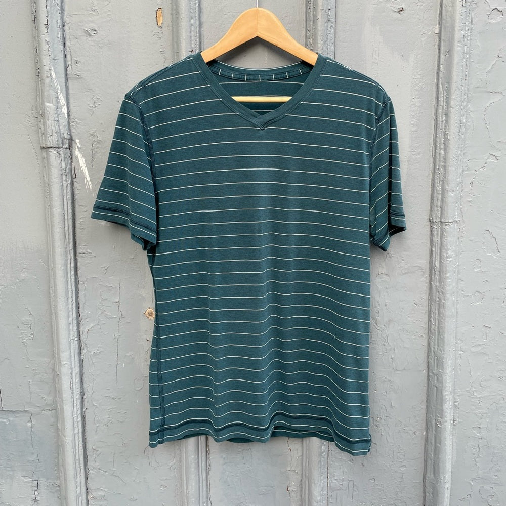 Lululemon 5 Year Basic V-Neck, size Medium