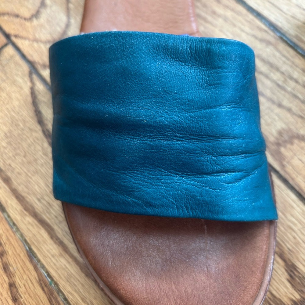 Miz Mooz Moore Sandal, size 40