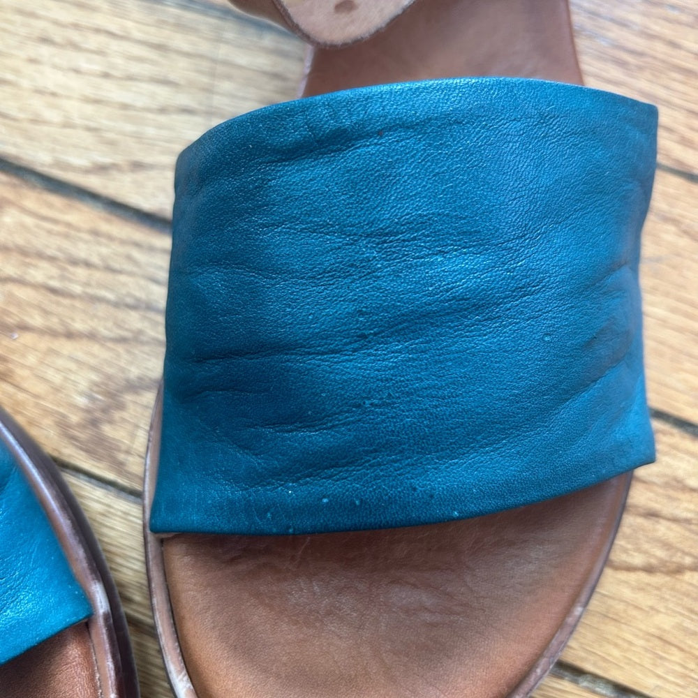 Miz Mooz Moore Sandal, size 40