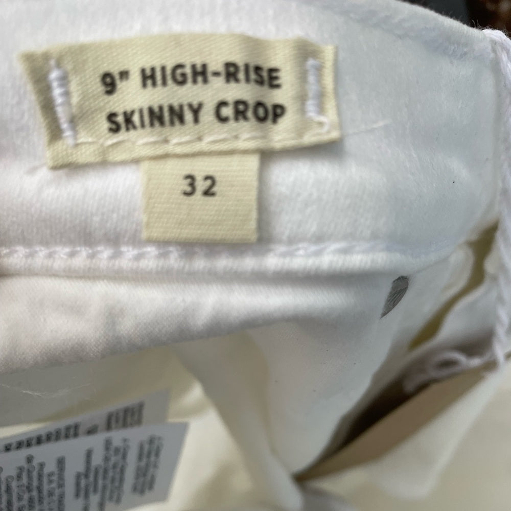 Madewell 9" Mid-Rise Skinny Crop Jeans in Pure White: Knee-Rip Edition, size 32