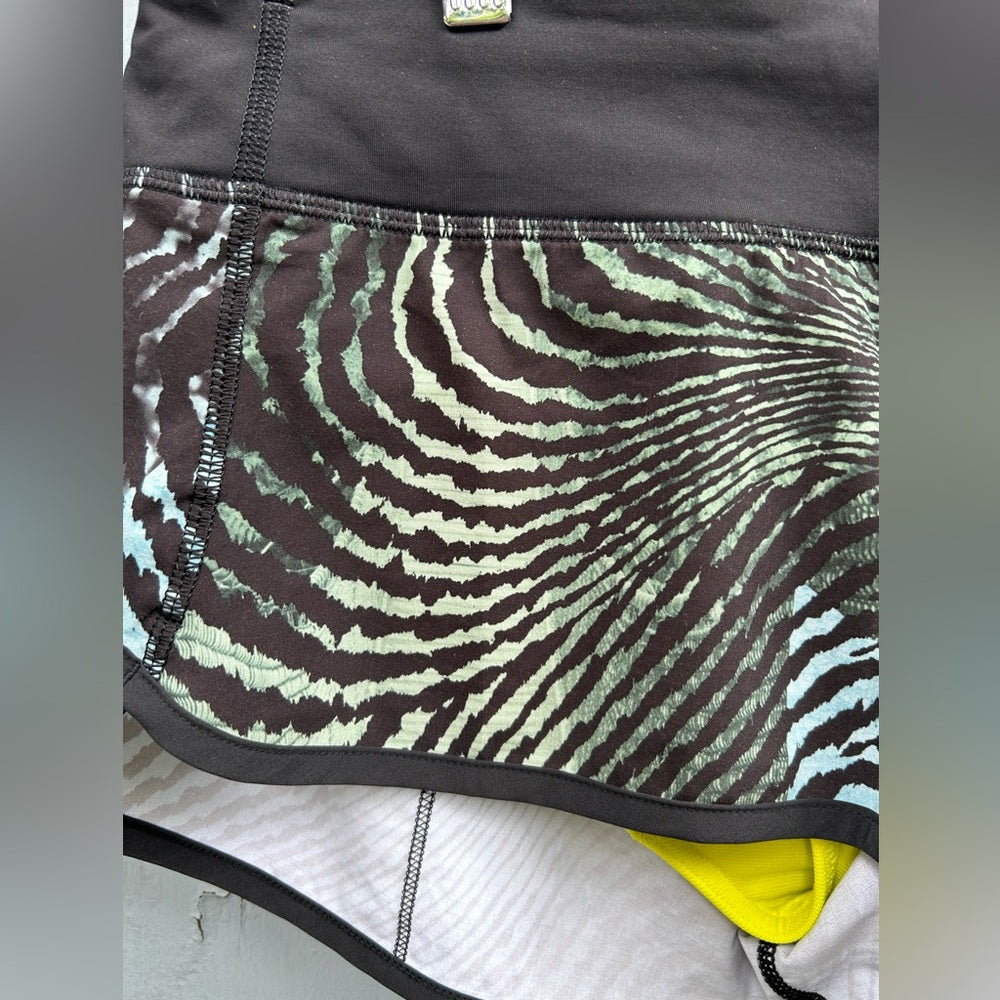 Lululemon 2016 Seawheeze Tracker Short, size 6 Secret Society Tofino Teal