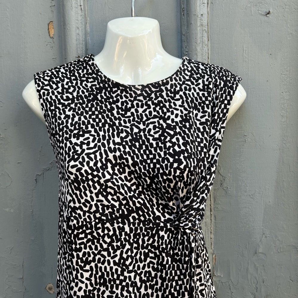 Diane Von Furstenberg Twisty Clean Black & White Silk Jersey Shift, size 4