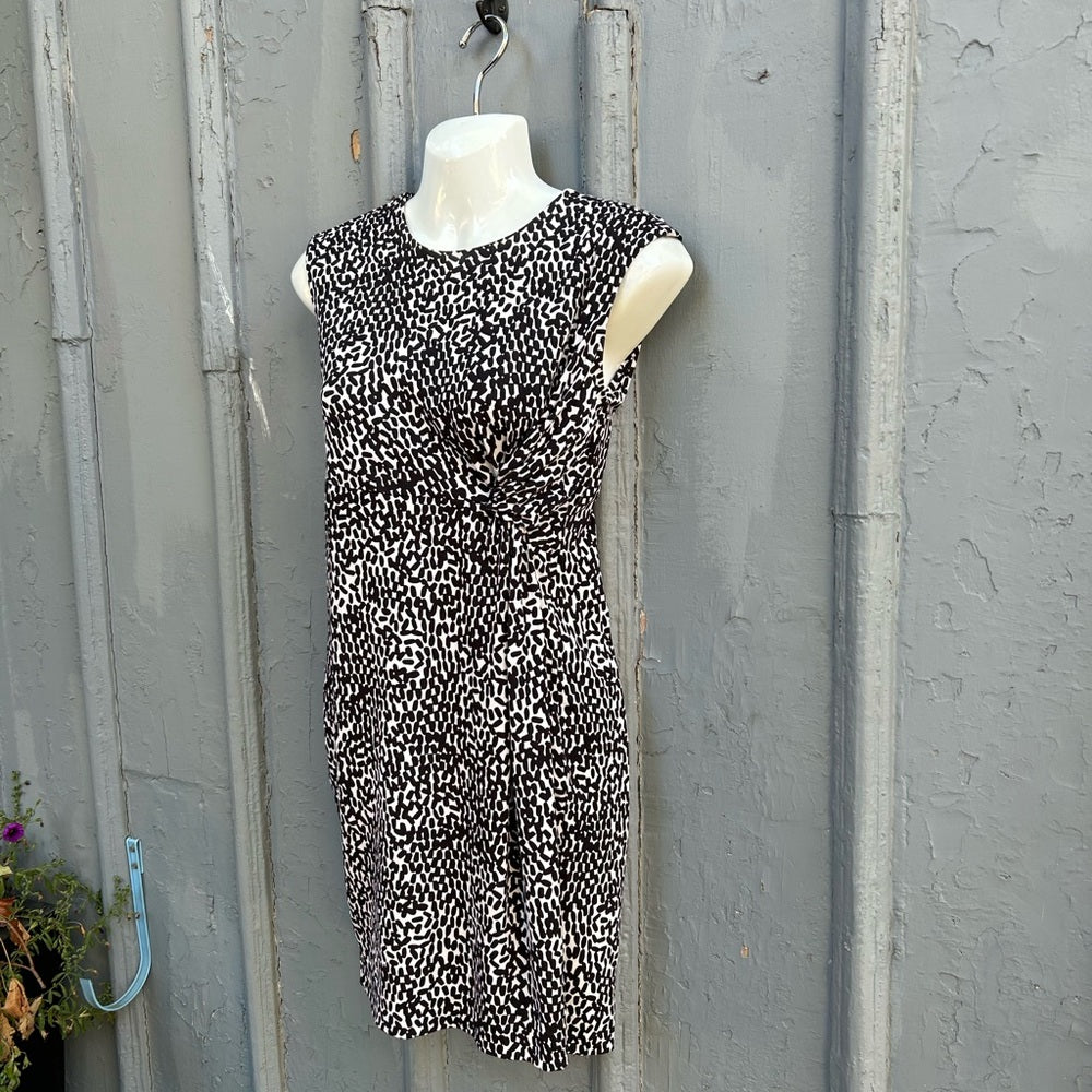 Diane Von Furstenberg Twisty Clean Black & White Silk Jersey Shift, size 4