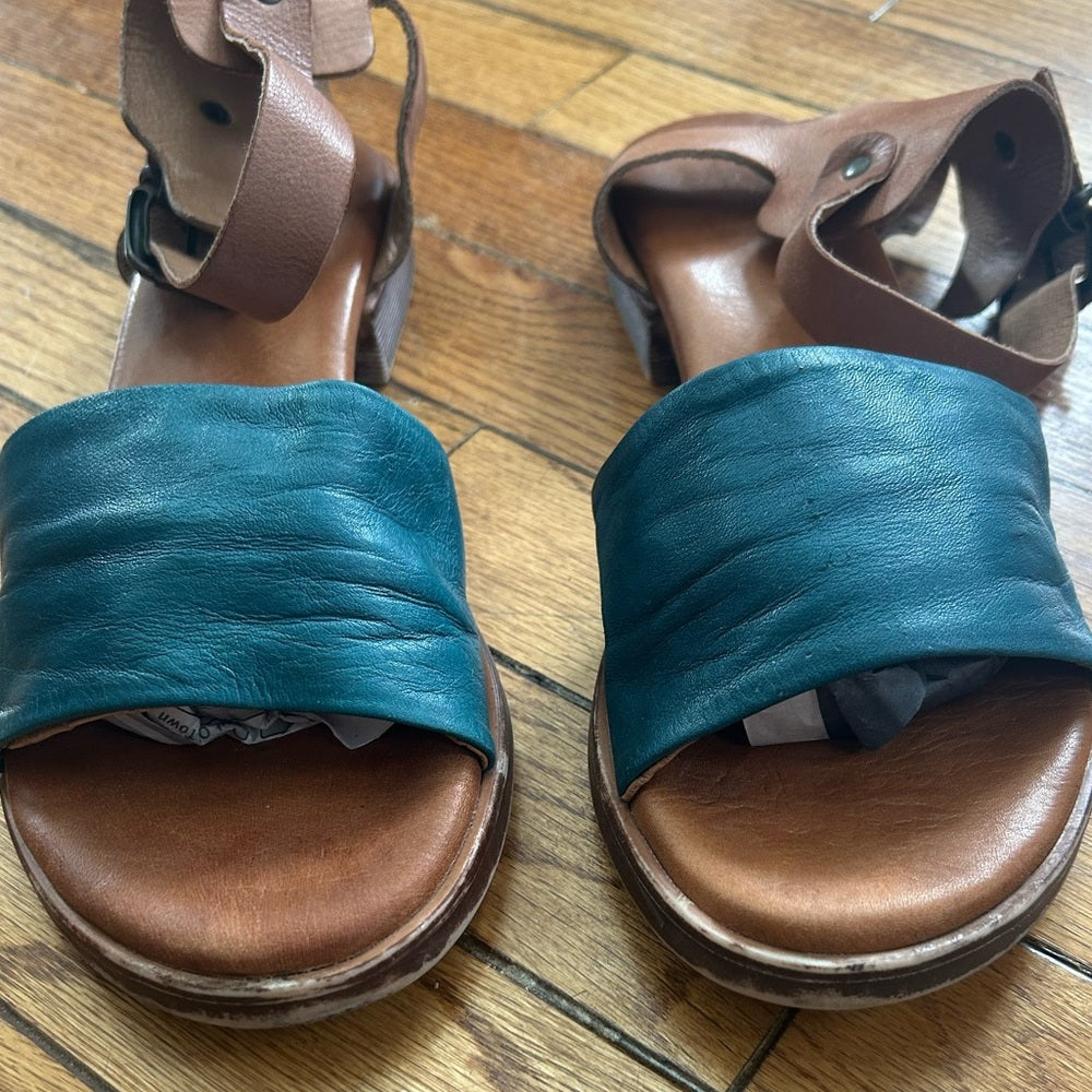 Miz Mooz Moore Sandal, size 40