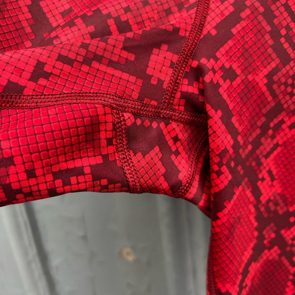 Lululemon Vent It Out Crop, size 6