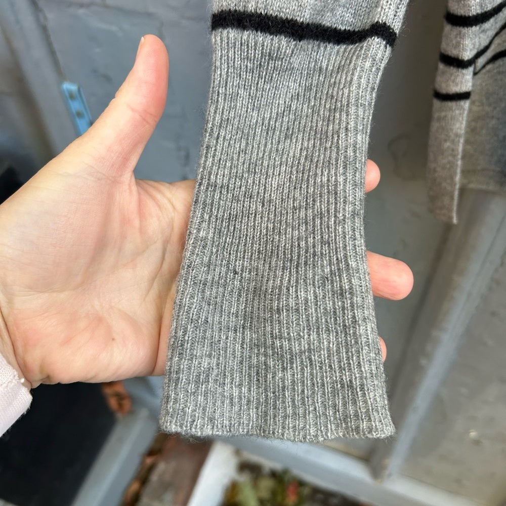 Halogen grey striped 100% cashmere sweater, size Xs
