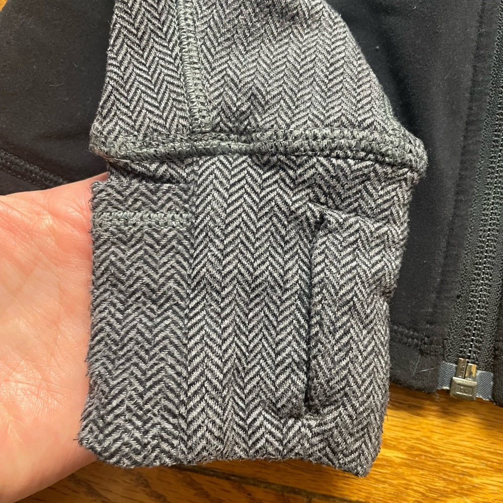 Ivivva long sleeve zip front jacket, size 10