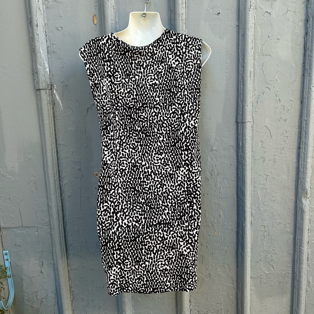 Diane Von Furstenberg Twisty Clean Black & White Silk Jersey Shift, size 4