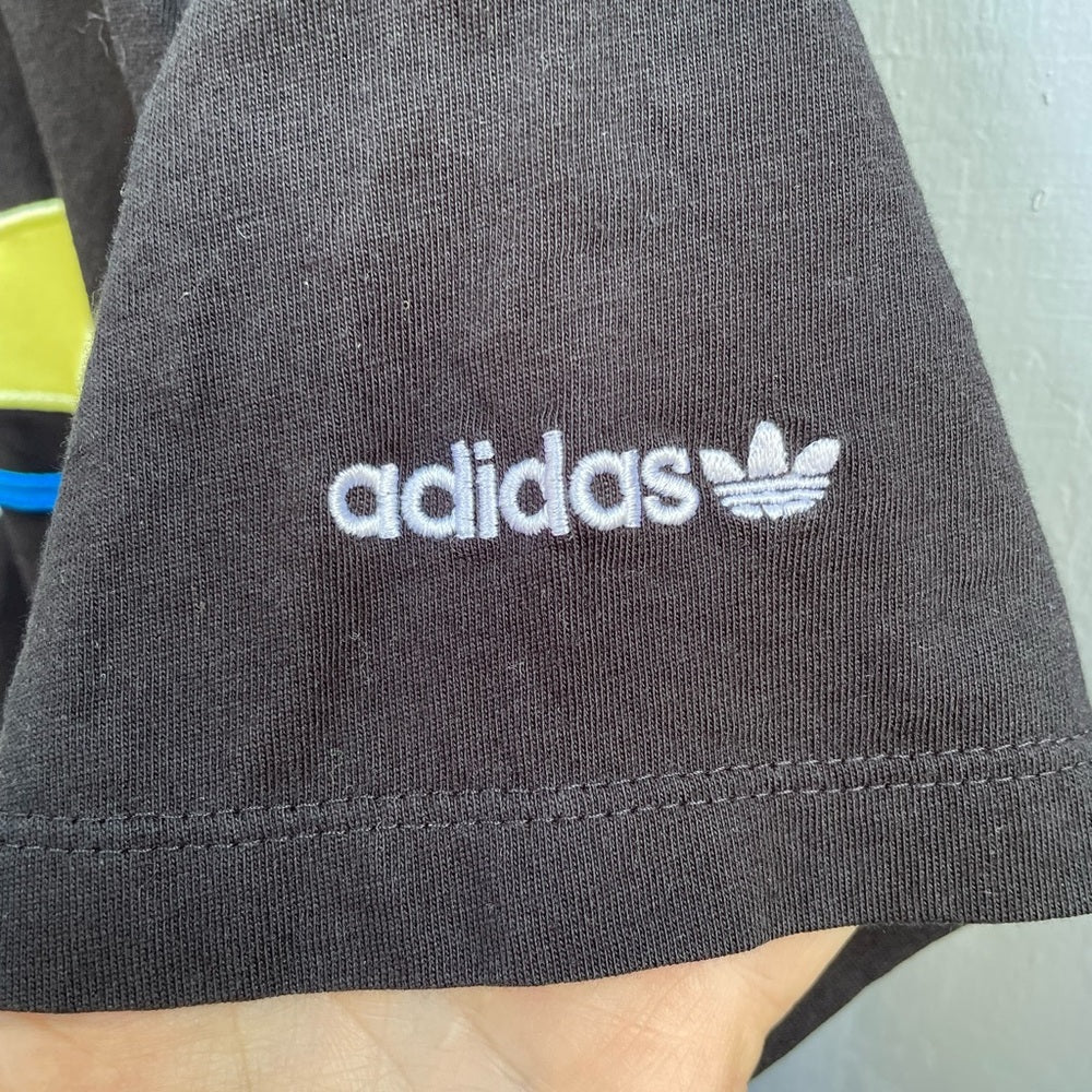 Adidas Shattered Trefoil T-Shirt, size Youth 18 (Small)