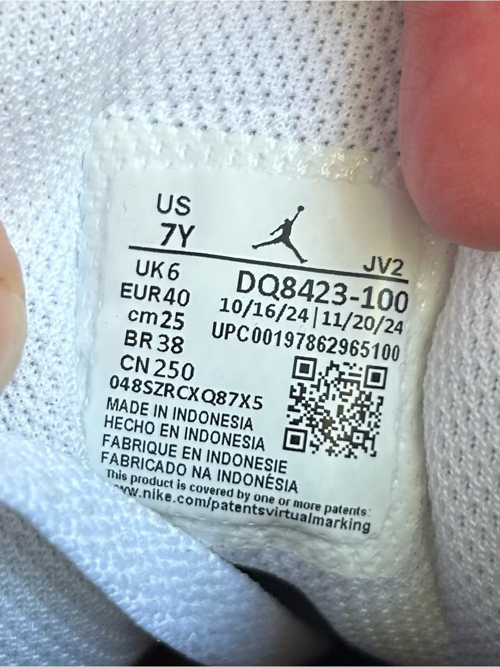 Nike Air Jordan 1 Mid GS, size 7Y, BNIB