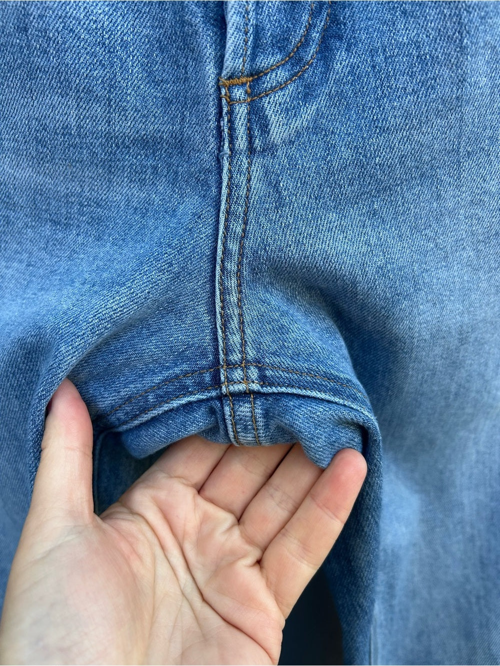 Denim Forum Arlo High Rise Straight, size 28