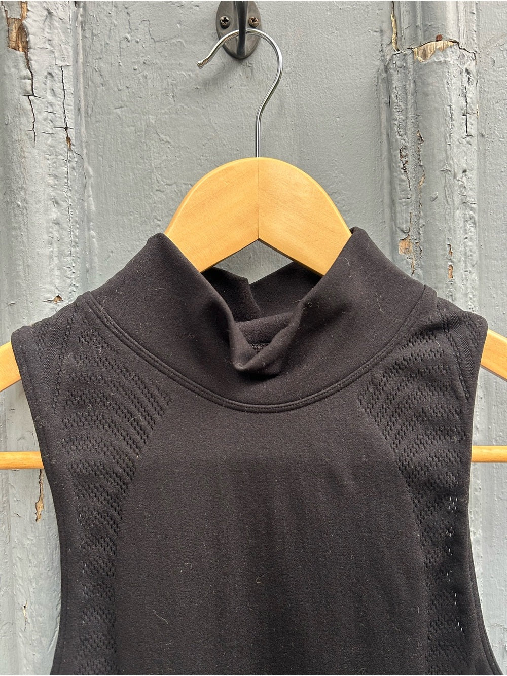 Lululemon Reveal Mock Neck Tank, Black, size 4