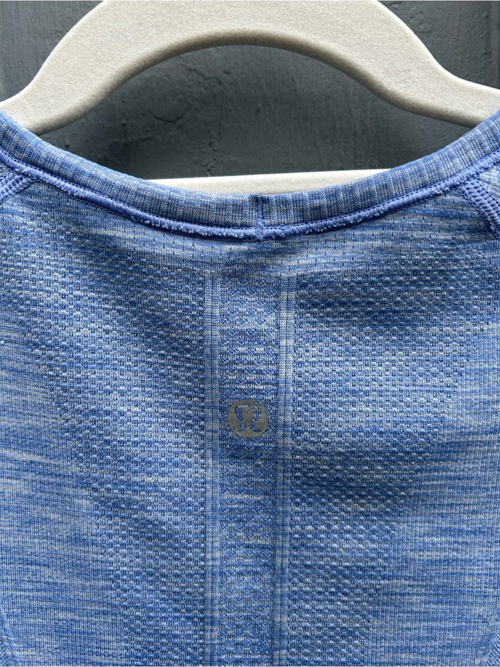 Lululemon Run: Swiftly Tech V Neck, size 4