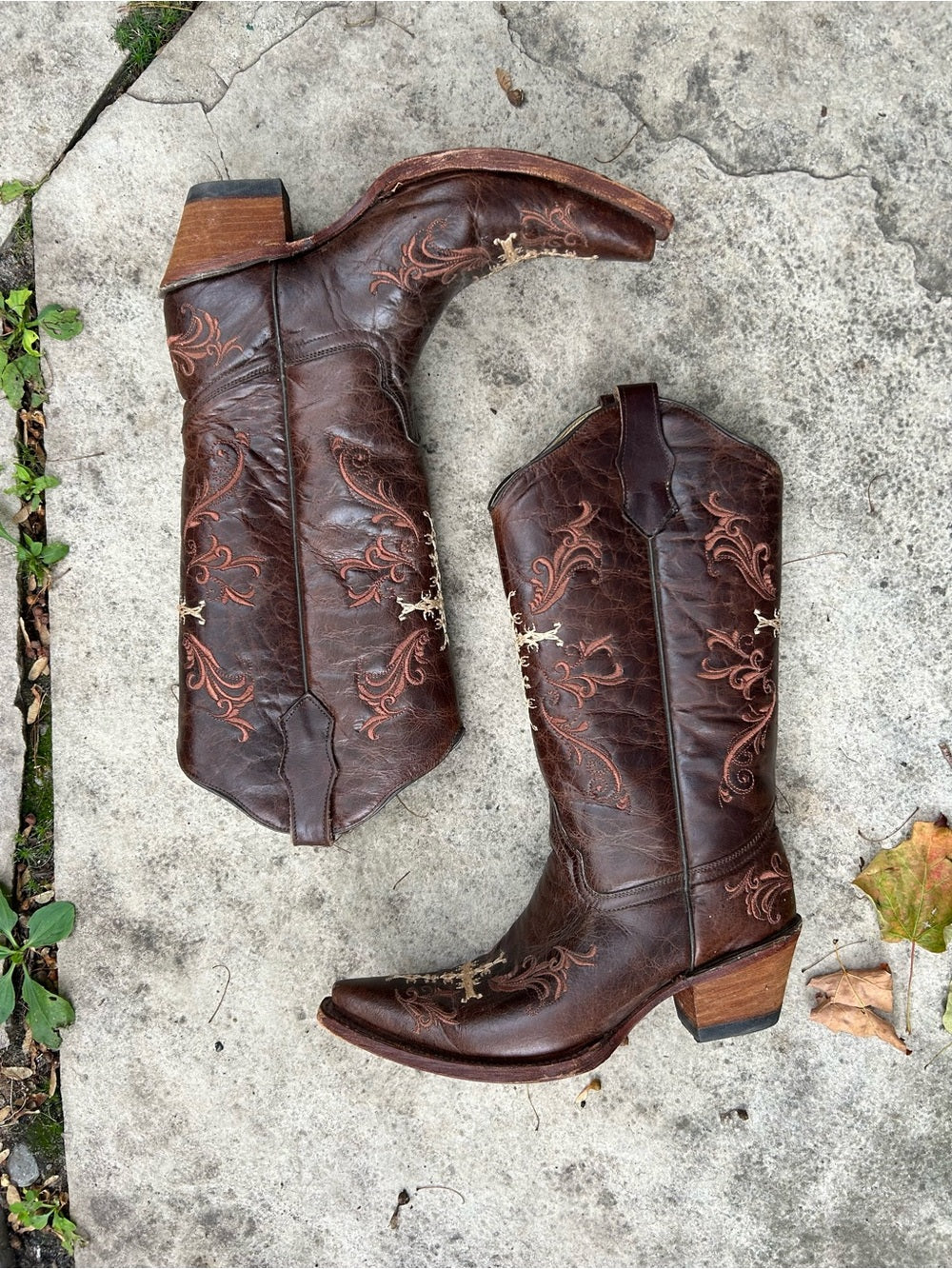 Circle G Cross Embroidery Western Boots, size 9.5