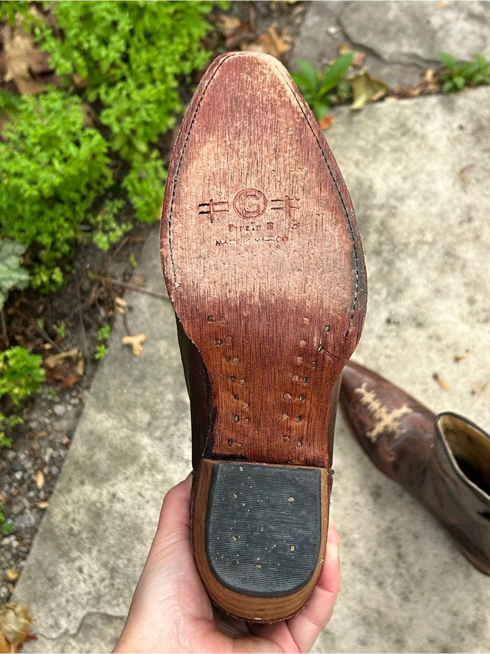 Circle G Cross Embroidery Western Boots, size 9.5