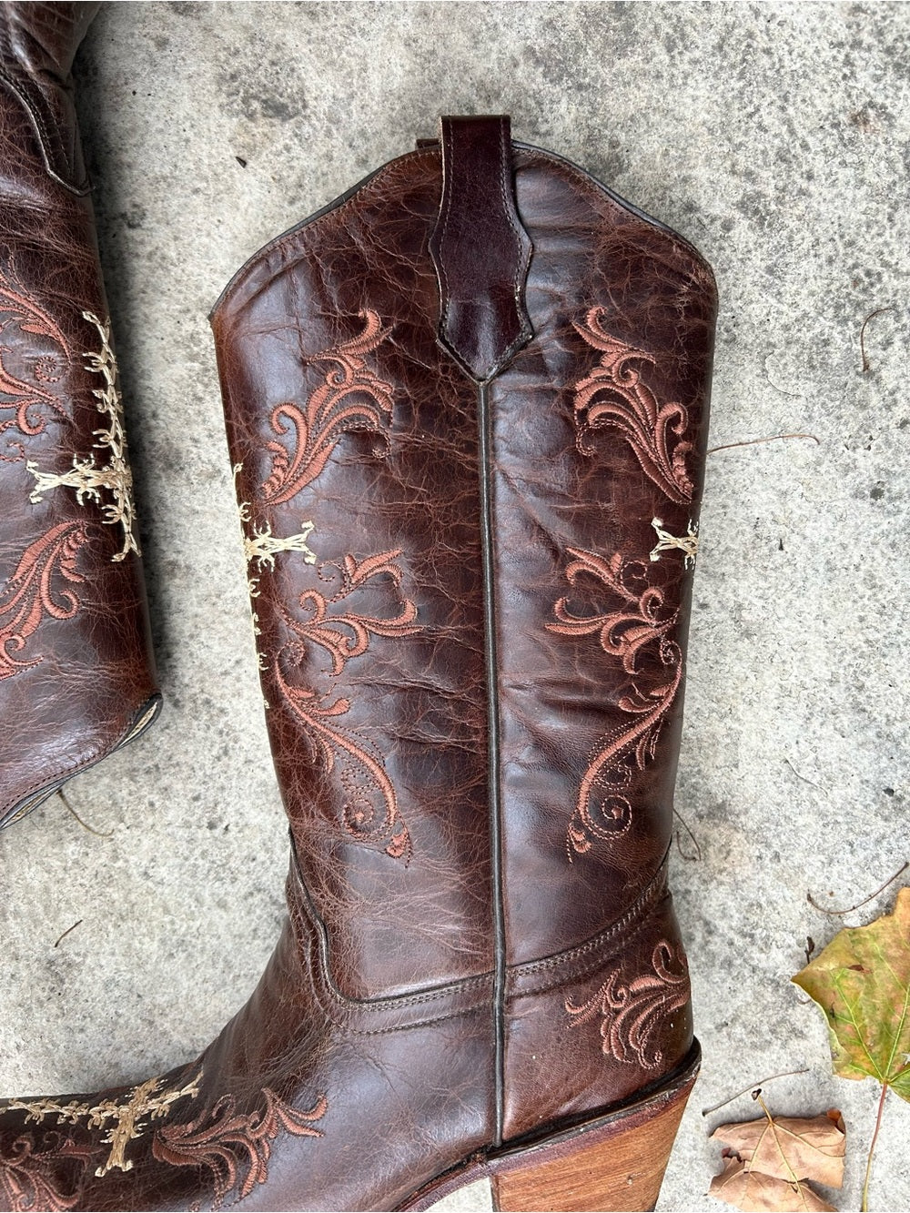 Circle G Cross Embroidery Western Boots, size 9.5