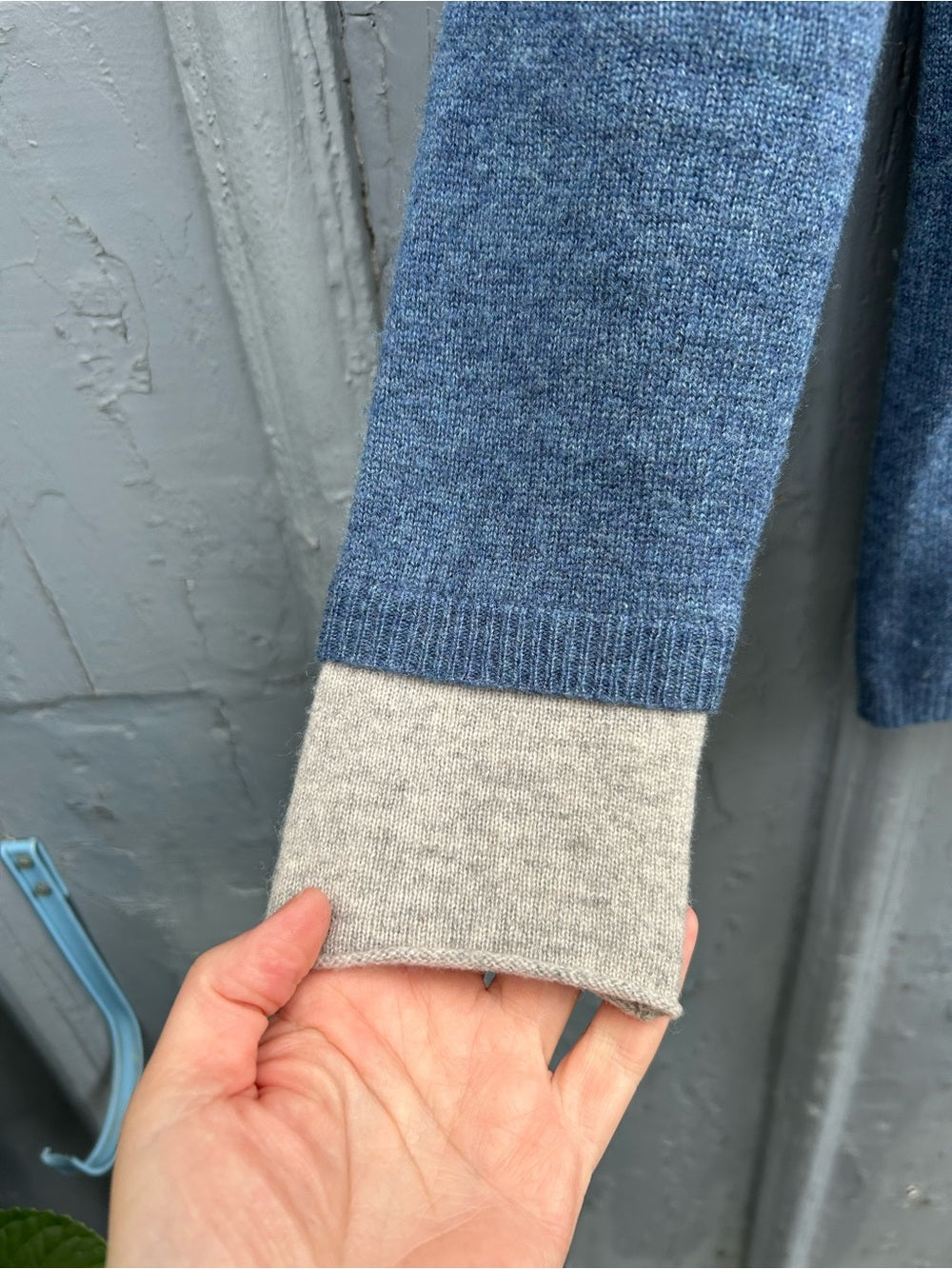 Gharani Strok London blue & grey Cashmere V neck sweater, size xs