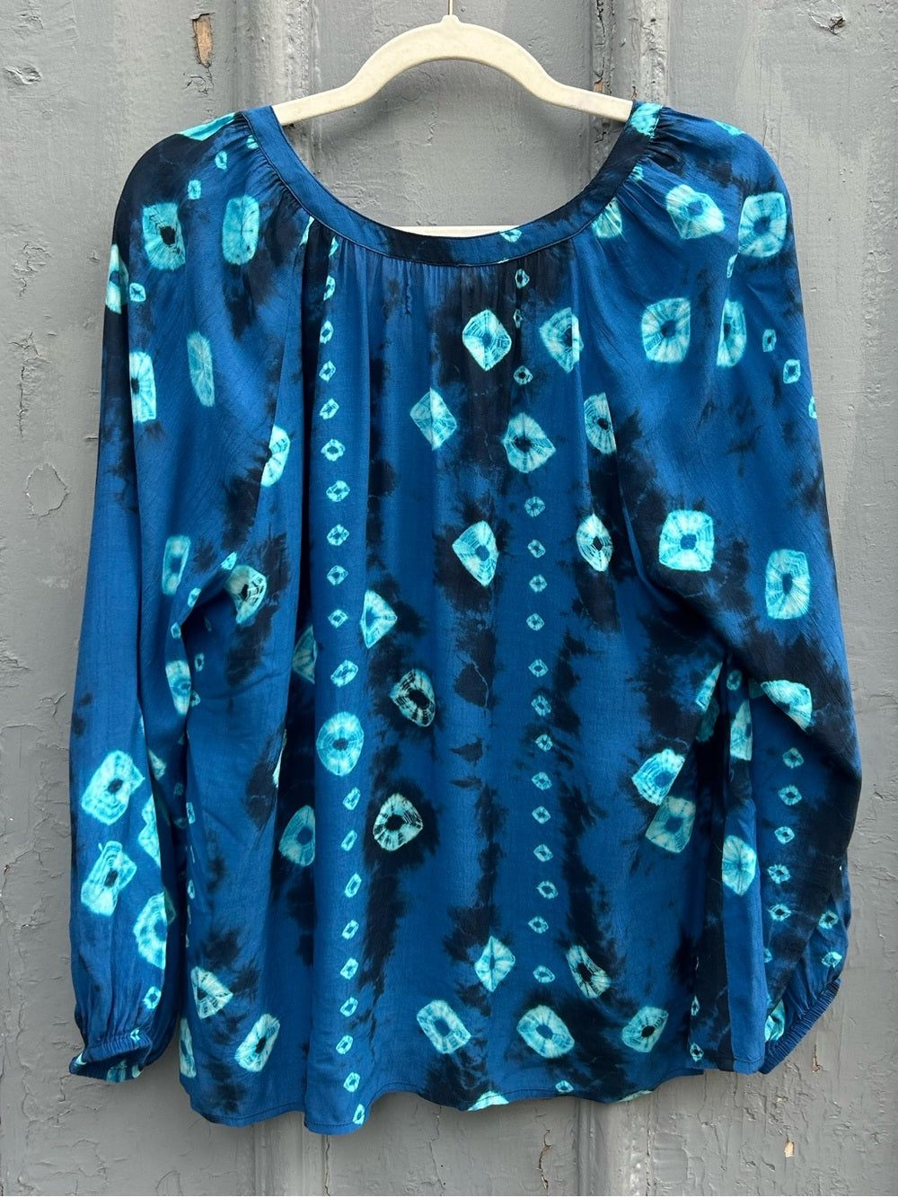 Velvet by Graham & Spencer blue Batik print blouse, size L