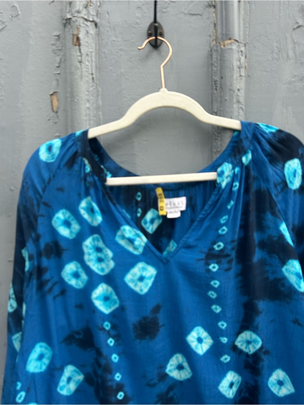 Velvet by Graham & Spencer blue Batik print blouse, size L