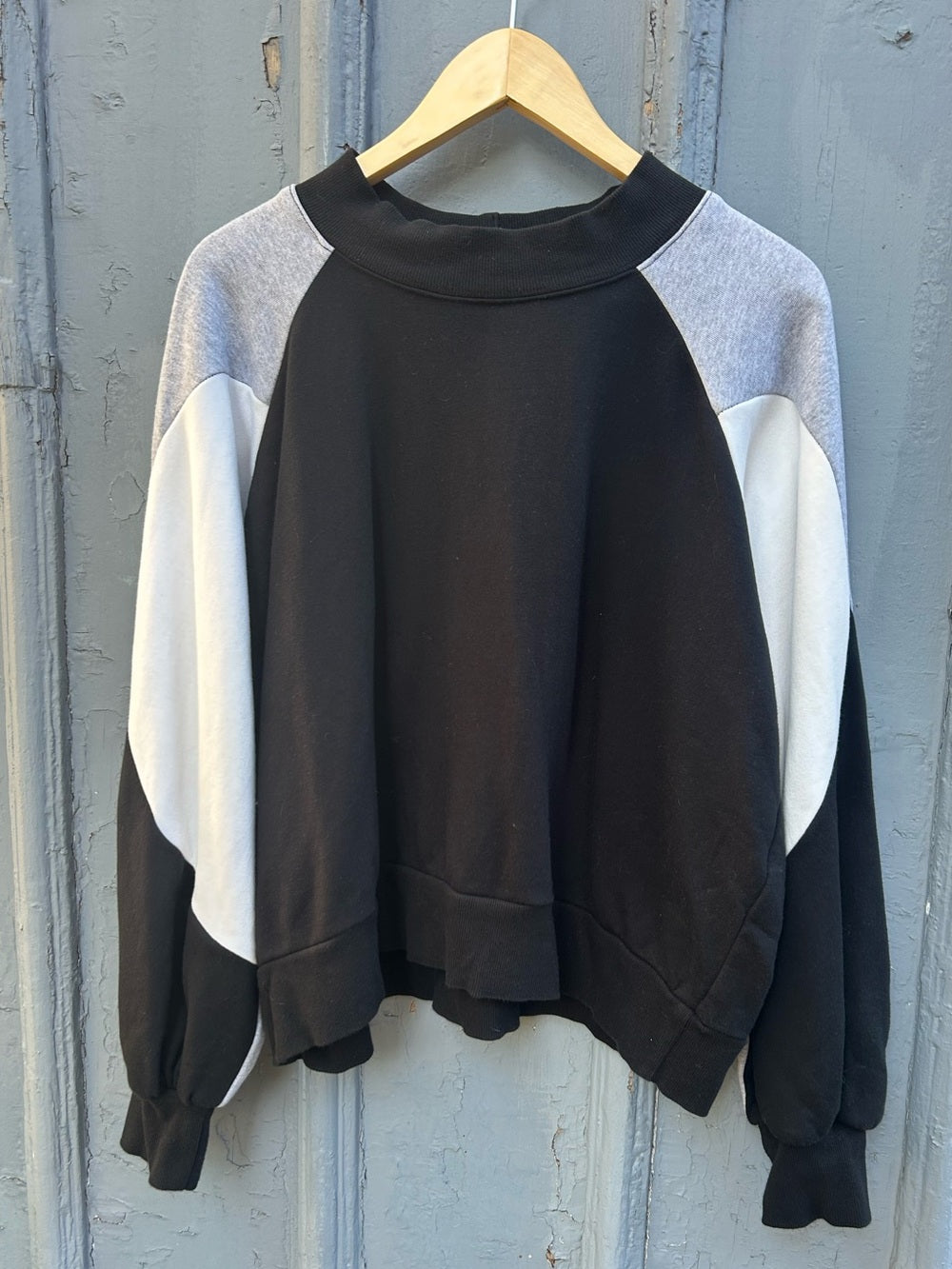Jennifer Glasgow black, white, grey Ezili geometric Sweatshirt, size XXL
