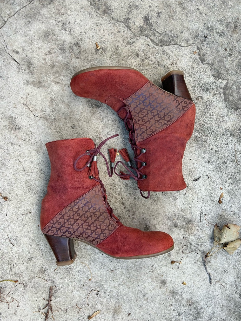 John Fluevog Operetta Marietta Burgundy Boots, size 7