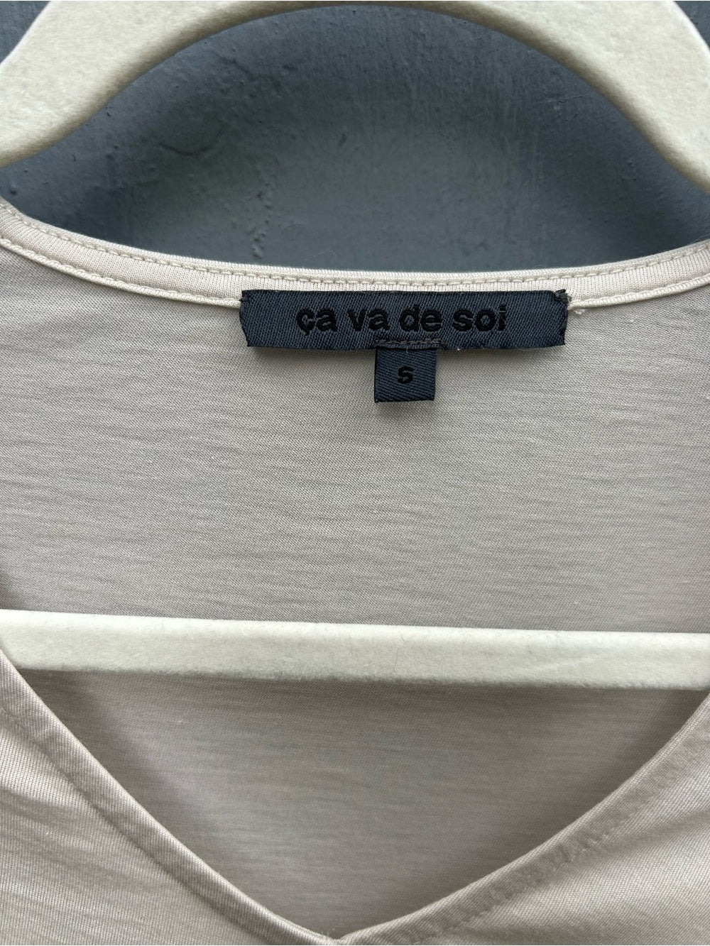 Ca Va Soi Bow front Tee, size Small