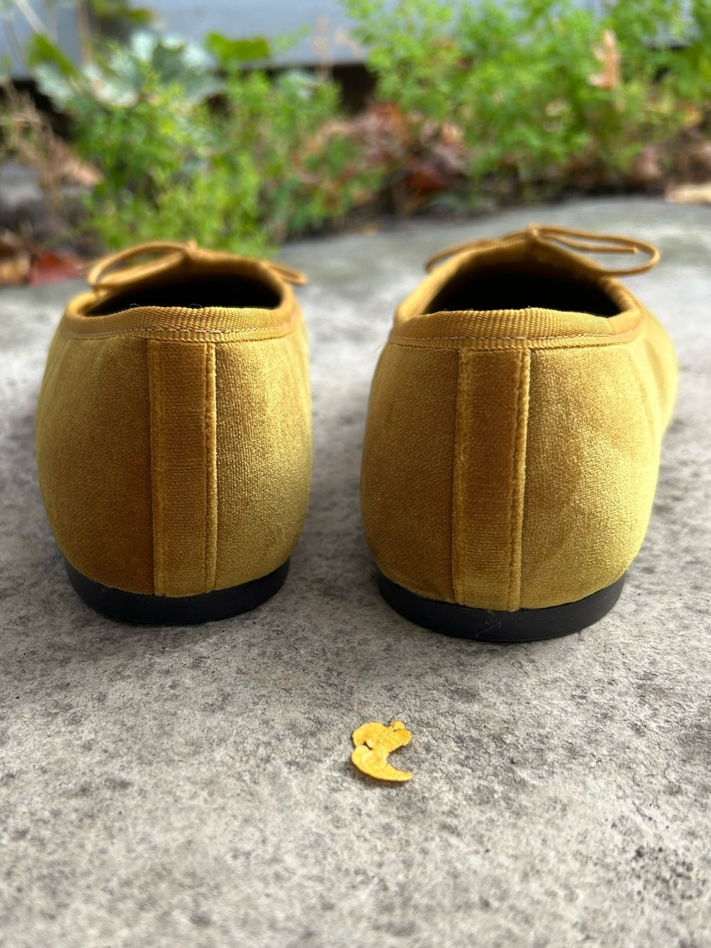 Everlane Mustard Yellow Velvet The Day Flats, BNWOB, size 7