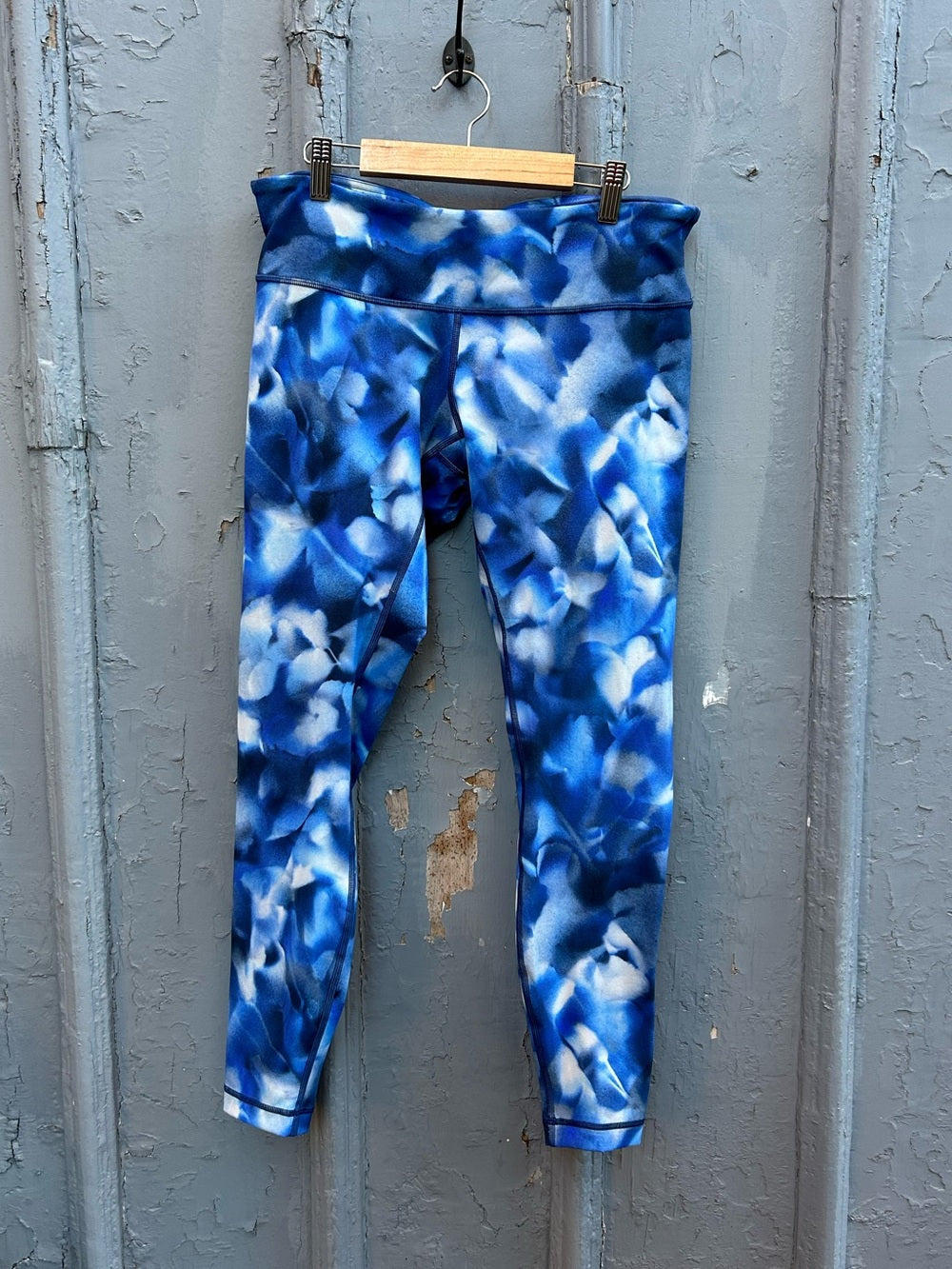 Lululemon wunder train high rise tight, size 10