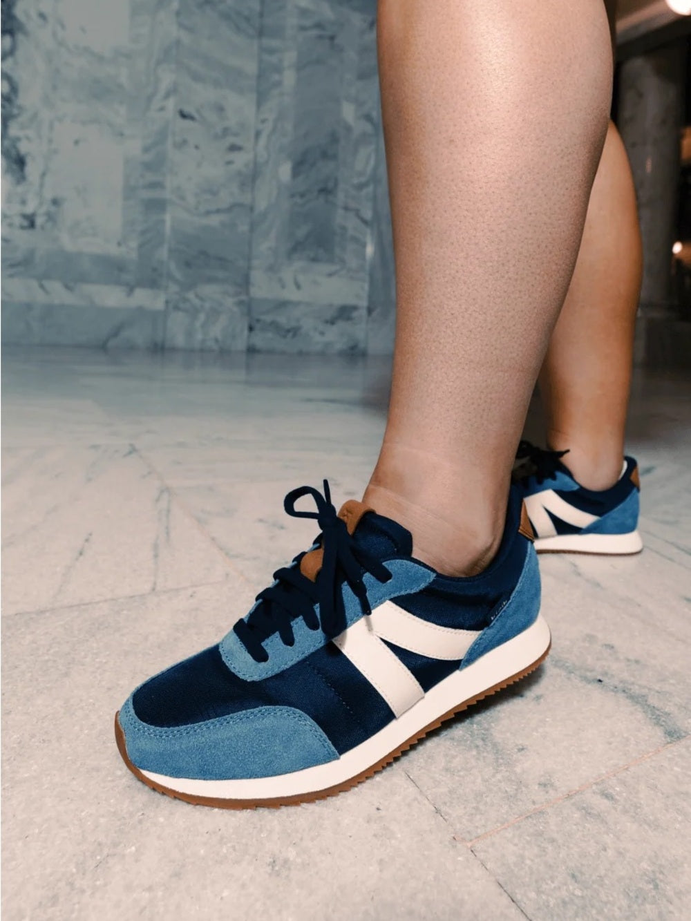 Kizik Milan Unisex Retro Sneaker, Size W 11/M 9.5