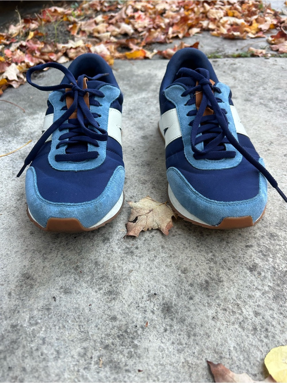 Kizik Milan Unisex Retro Sneaker, Size W 11/M 9.5