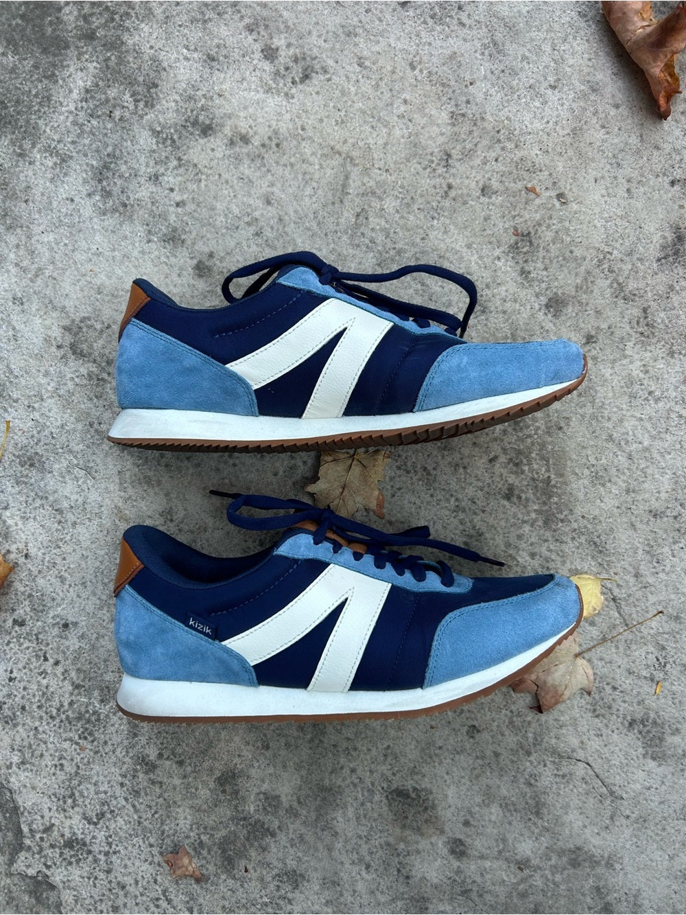 Kizik Milan Unisex Retro Sneaker, Size W 11/M 9.5