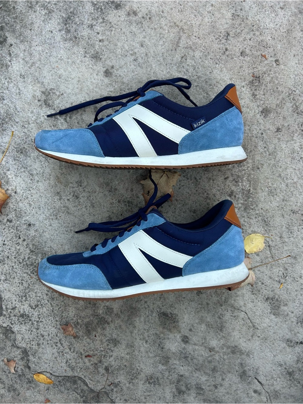 Kizik Milan Unisex Retro Sneaker, Size W 11/M 9.5