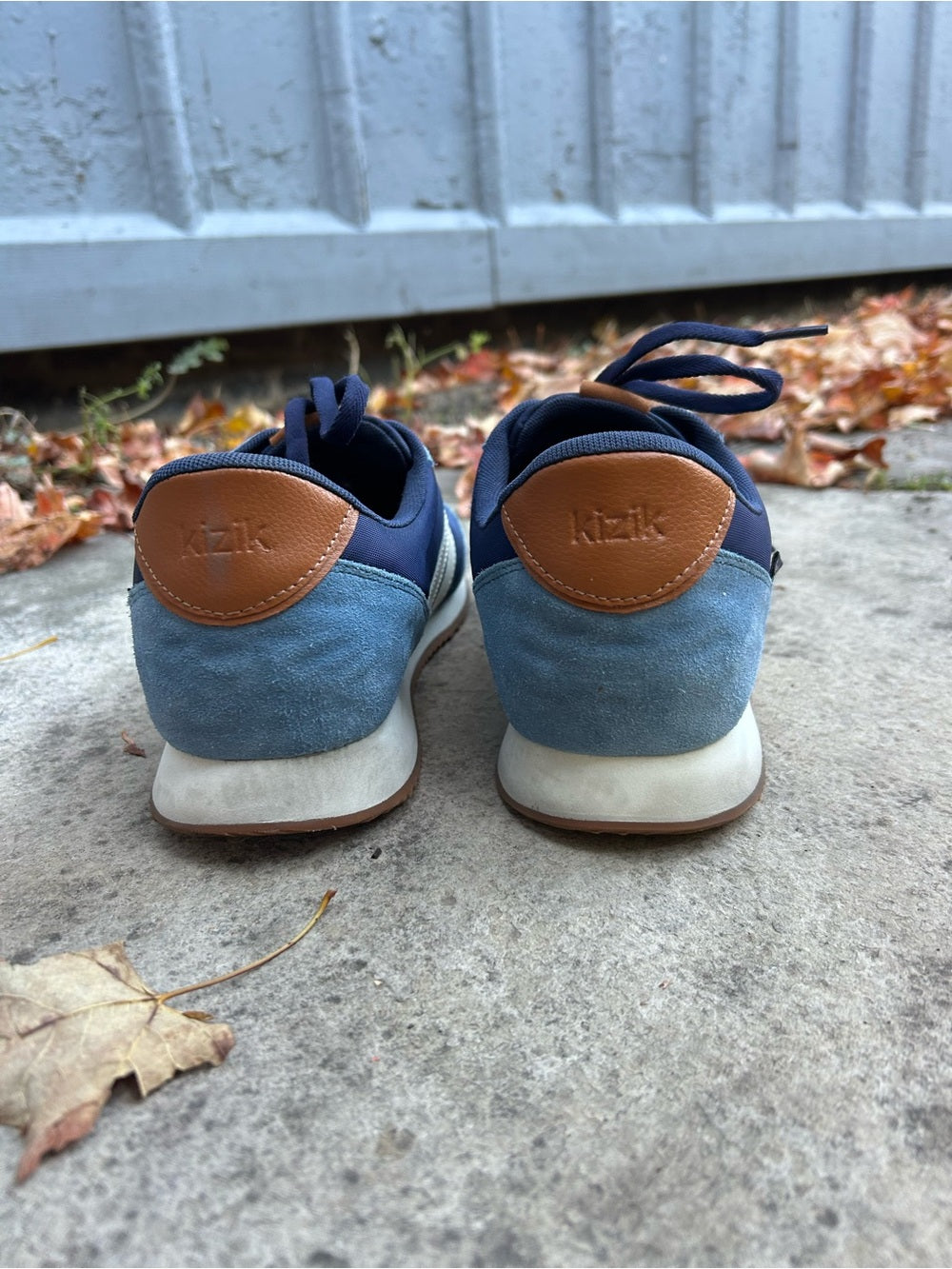 Kizik Milan Unisex Retro Sneaker, Size W 11/M 9.5