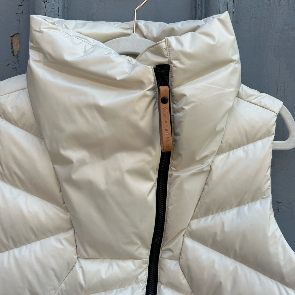 Indygena White Papluma Down Vest, size S