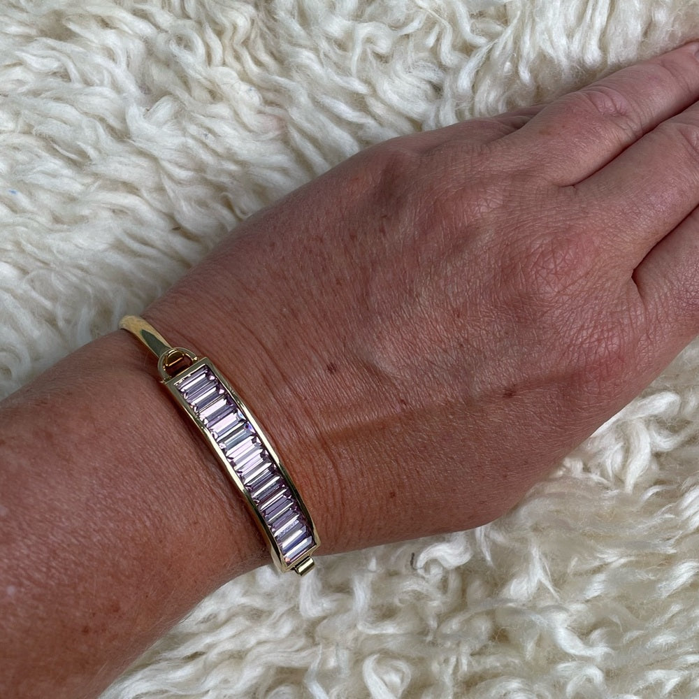 Anyone else have a problem with the Coach bangles not fitting over there  hand? : r/FabFitFun