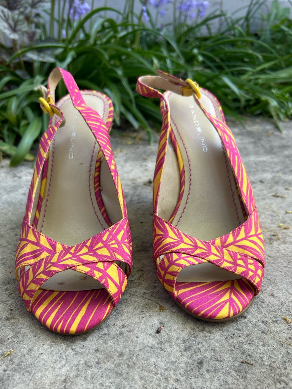 Bandolino Tropical Wedges, size 8