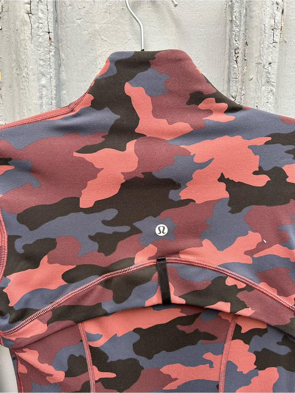 Lululemon Define Jacket Heritage Camo Smoky Red Night Sea, size 6