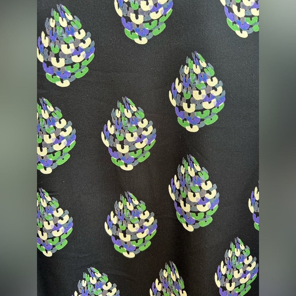 Diane Von Furstenberg silk Nove Wrap Blouse, size 8