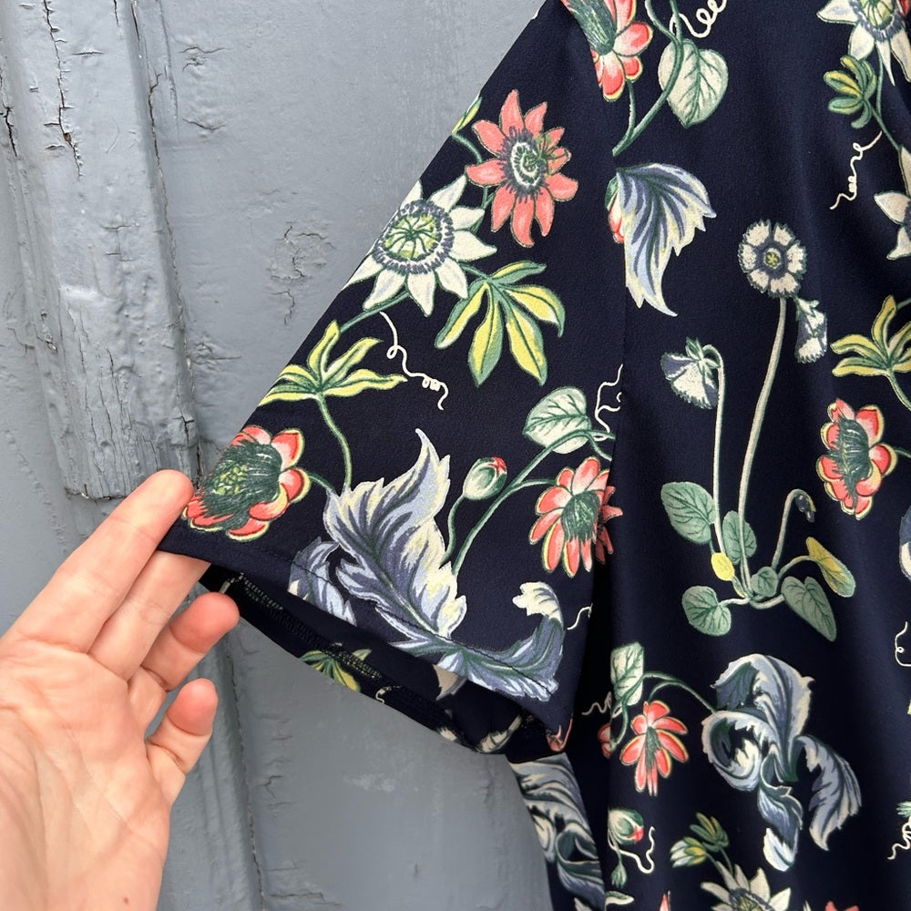 Ann Taylor Navy Blue Floral Short Flutter Sleeve Blouse, size M