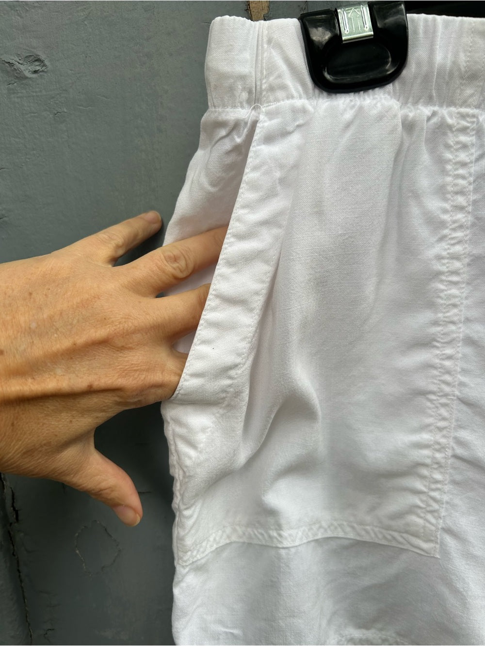 Bella Dahl White raw edge Shorts, size L