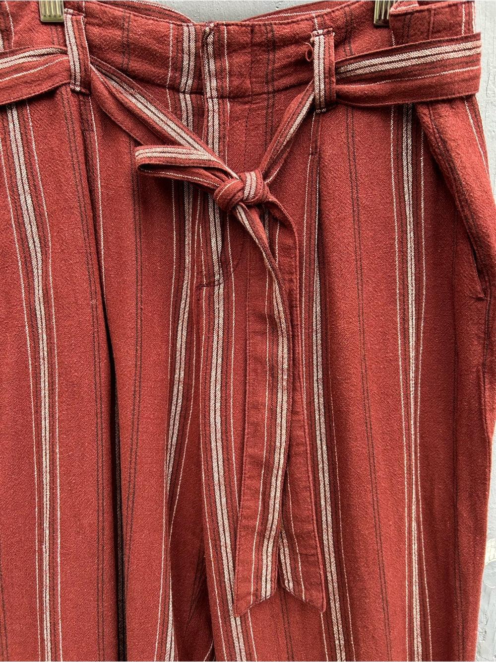 Sanctuary linen blend merlot striped pants, size 29