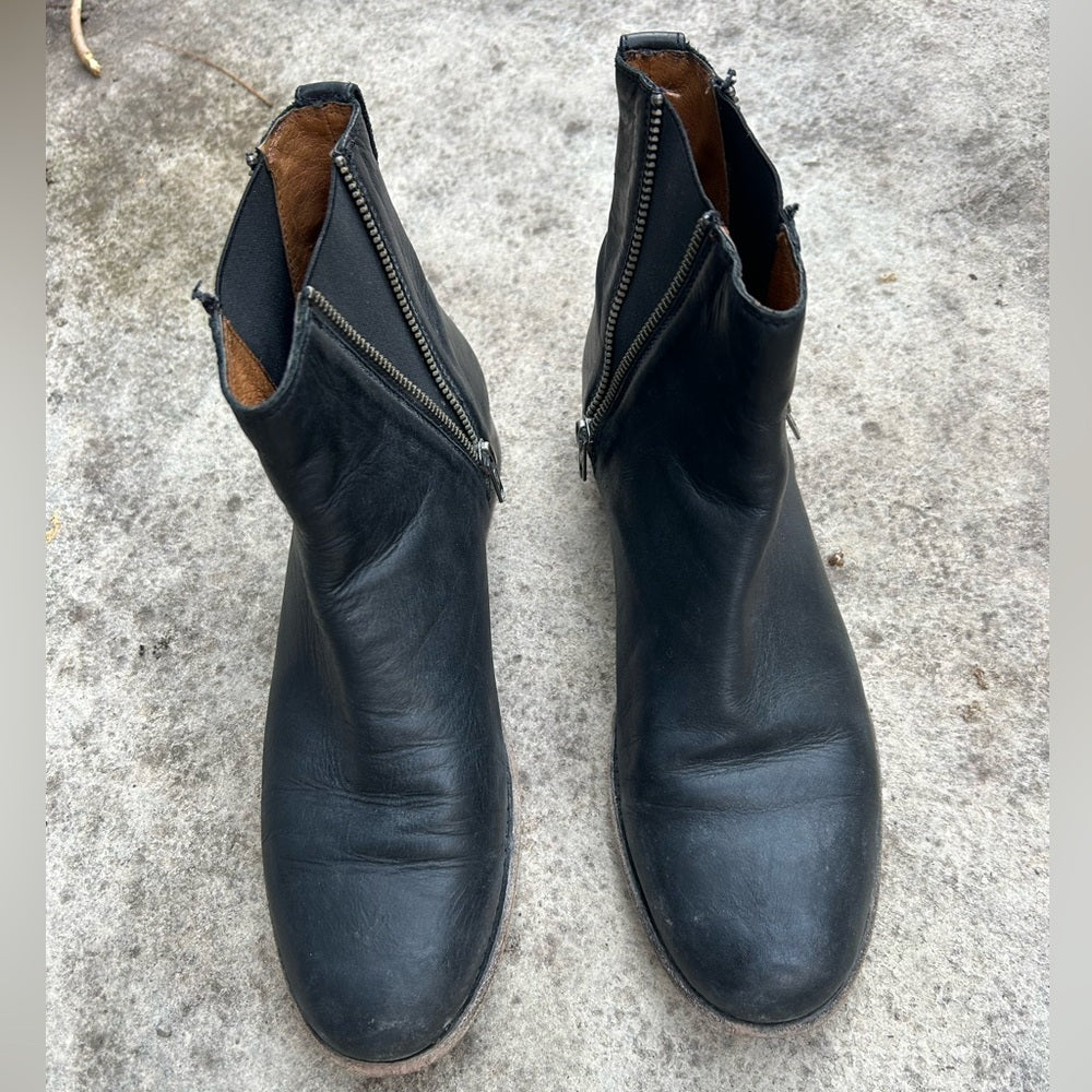 Frye Carley Zip Chelsea Boots, size 10