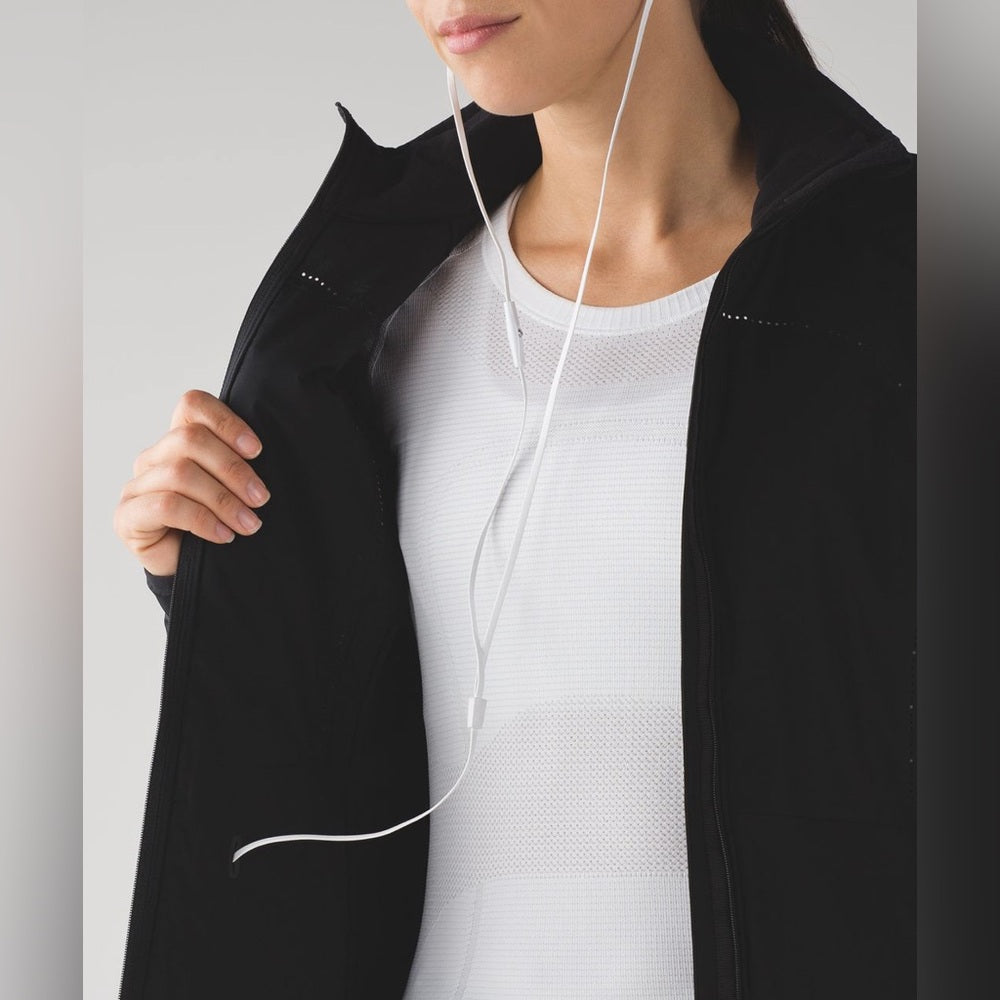 Lululemon Run For Cold Jacket- Black Lightweight Primaloft Jacket size 4
