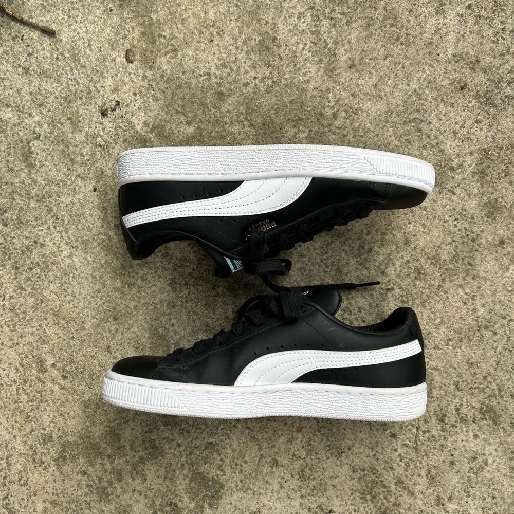 Puma Basket Classic 21Jr Black & White, size 37 (youth size 5, W 6.5/7)