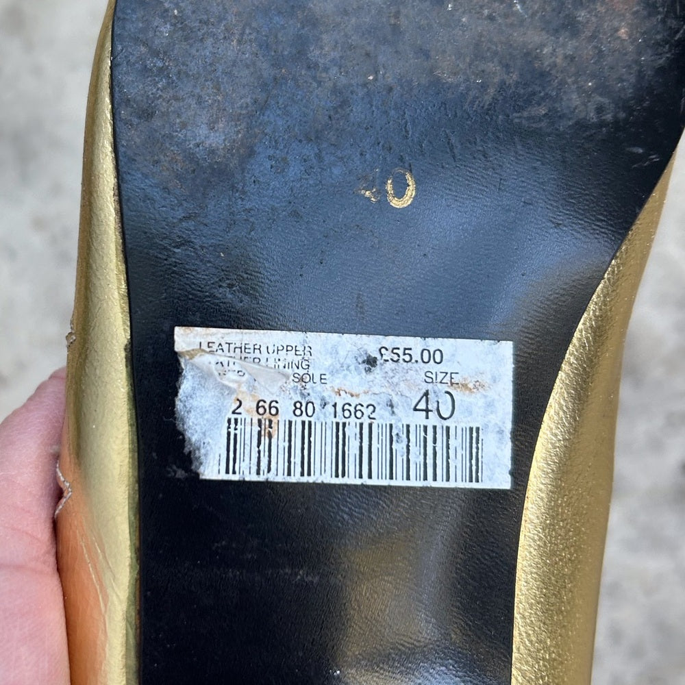 Vintage Roland Cartier Gold stars flats, size 40 (US9)
