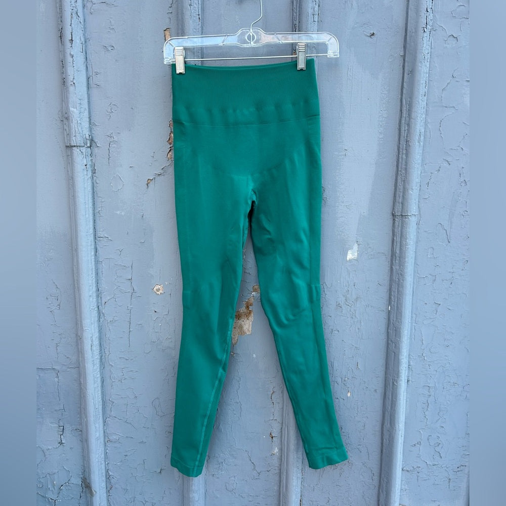 Lululemon Zone In Compression Tight, size 4