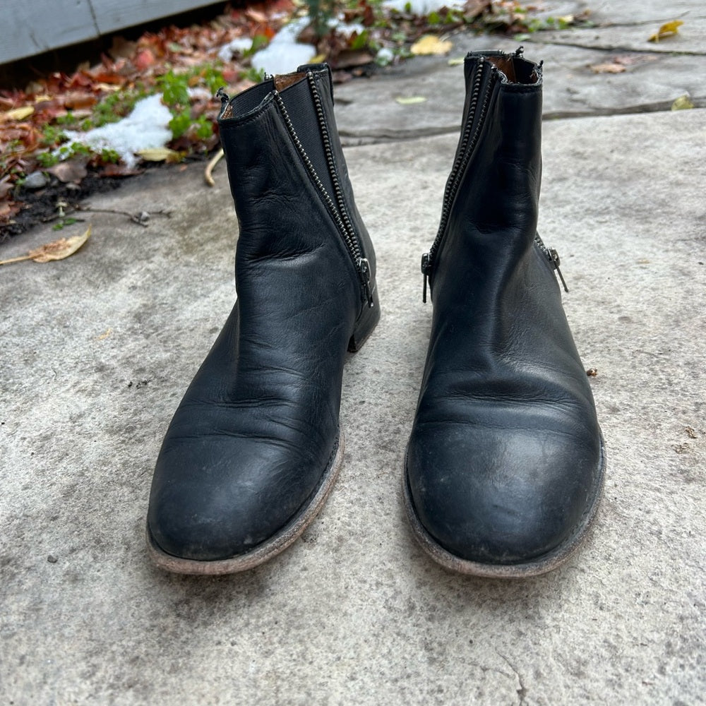 Frye Carley Zip Chelsea Boots, size 10