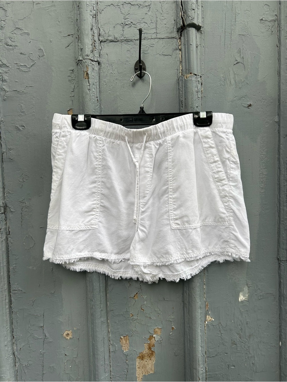 Bella Dahl White raw edge Shorts, size L