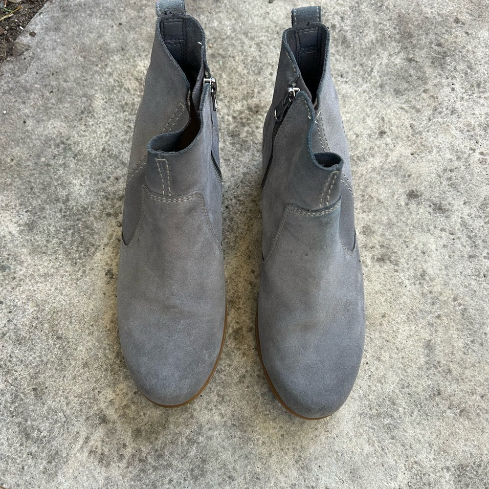 Sorel Grey Suede Evie ll Chelsea Boot, size 9.5